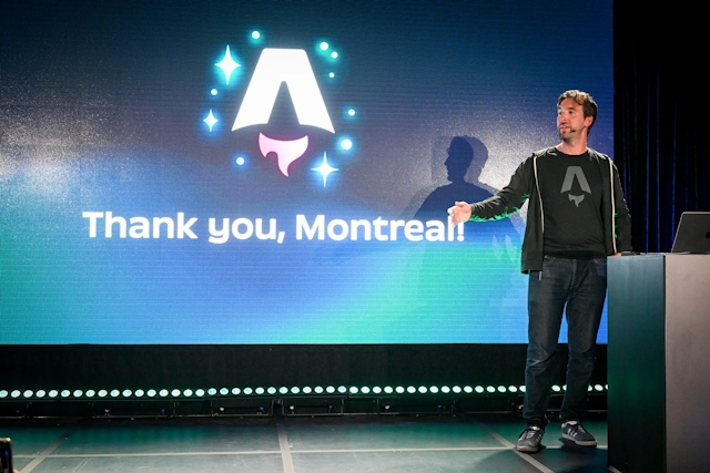 Fred K. Schott thanking the Montreal crowd for coming to the keynote presentation.